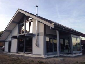 Modernes Holzskeletthaus Bauphase Seitenansicht – Neubau Kurth Haus 2017