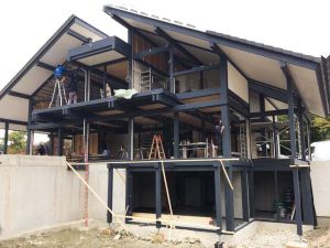 Modernes Holzskeletthaus mit Sprenggiebel Bauphase – Kurth Haus 2016